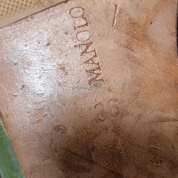 Manolo Blahnik Vestala Sandals in olive leather - Picture 10 of 12